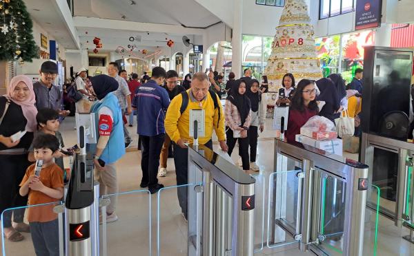 Libur Nataru Berakhir, Kereta Api di Surabaya Dipadati Penumpang