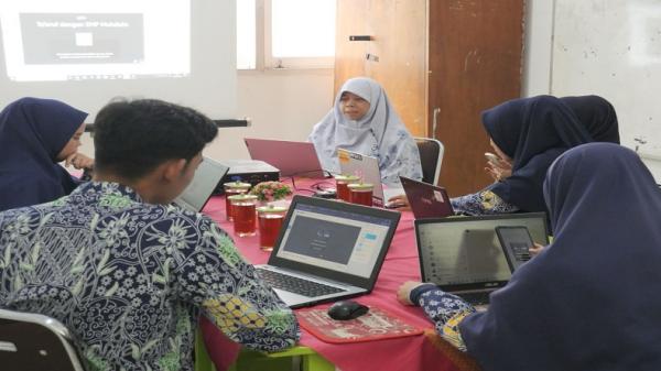 UMS Rebranding SMP Muhammadiyah 2 Kartasura Menuju Sekolah Unggul Informatika