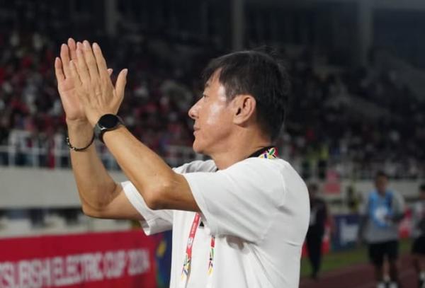 Suporter Timnas Indonesia Deg-degan Menanti Nasib Shin Tae-yong: Dipecat atau Bertahan?