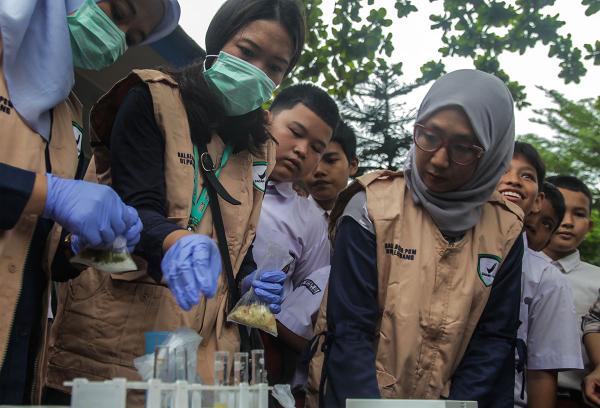 Potret Pemeriksaan Makanan Program Makan Bergizi Gratis