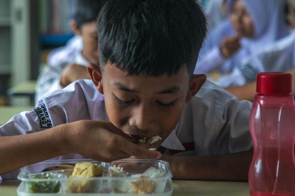 Potret Makan Bergizi Gratis di Palembang