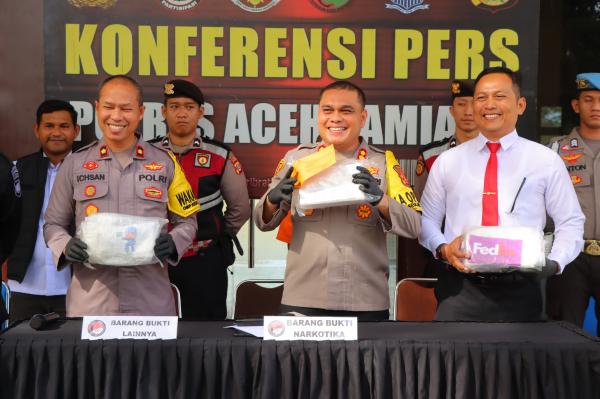 Sat Resnarkoba polres Aceh Tamiang Berhasil Mengamankan Narkotika Jenis Kokain Seberat 2 Kilogram