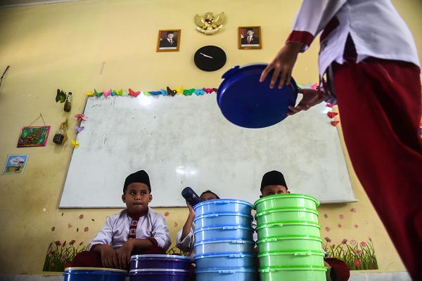 Potret Hari Terakhir Murid SDN 25 Palembang Menikmati MBG Kelima, Meski Masuk Sekolah Enam Hari