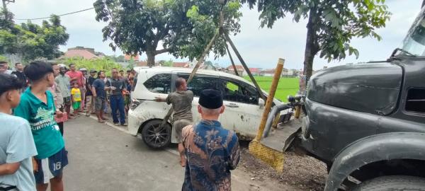 Mobil Honda Freed Terperosok ke Sawah di Jalan Sewaka Tasikmalaya