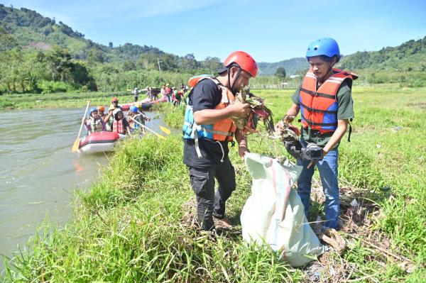 Aksi Bersih Sungai dan Tanam Pohon Meriahkan Wisuda Siswa Sekolah Jurnalis Lingkungan di Aceh Tengah