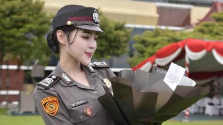 Polwan Cantik Eby Veronica Tachril Curi Perhatian, Dagu Lancip dan Suka Botox