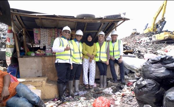 Stafsus Wapres Gibran Tinjau Program Pemberdayaan PNM di TPST Bantar Gebang