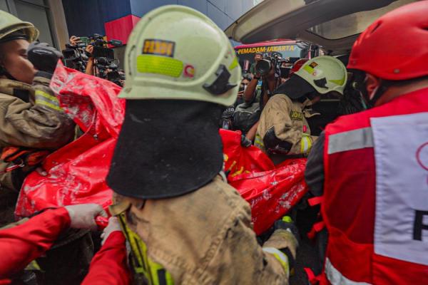 Kebakaran Glodok Plaza, 14 Orang Dilaporkan Hilang dan 6 Jenazah Sudah Ditemukan