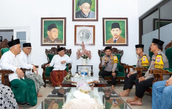 Jabat Kapolres Jombang, AKBP Ardi Kurniawan Lakukan Kunjungan ke Pondok Pesantren Tebuireng