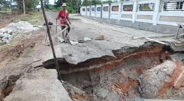 Ruas Jalan di Parittiga Bangka Barat Putus Diterjang Banjir, Kades Tunnggu PUPR Turun ke Lapangan