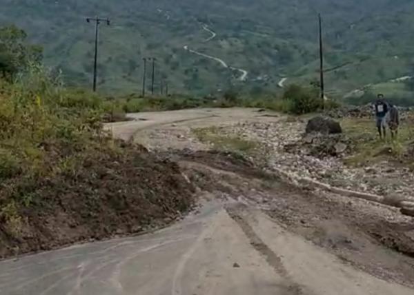 Tanah Longsor di Nualain Lamaknen Selatan  Transportasi Dua Kecamatan Lumpuh Total