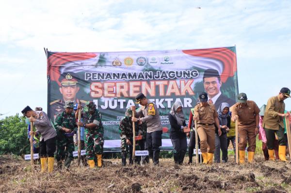 Swasembada Pangan 2025, Polres Madiun dan Forpimda Tanam Jagung 1 Juta Hektar