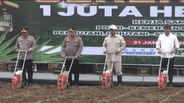 Kapolri dan Mentan Tanam Jagung Serentak 1 Juta Hektare di Subang