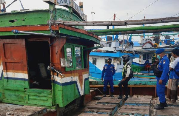 Sesosok Mayat ditemukan di Kapal Tak Terpakai di Pelabuhan Perikanan Nusantara  Brondong