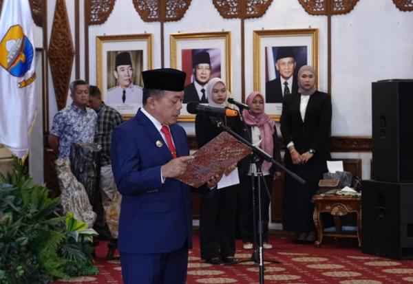 Lantik Kepala Sekolah dan Pejabat Fungsional, Gubernur Al Haris Dorong Program Pengembangan SDM