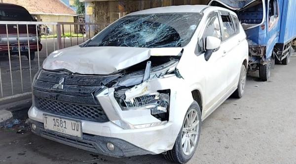 Tabrak Gerobak Bubur, Pengemudi dan Kendaraan Jadi Sasaran Amuk Massa di Pantura Subang