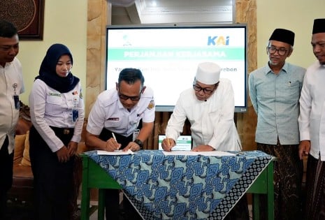 KAI Daop 3 Cirebon Jalin Kerja Sama dengan Pondok Pesantren KHAS Kempek, Berikan Diskon Tiket Kereta