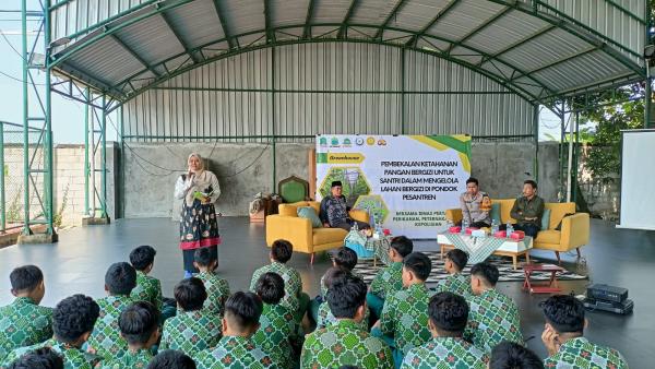 SMP Progresif Bumi Sholawat Bersama Polsek Sidoarjo Gelar Pembekalan Ketahanan Pangan Bergizi