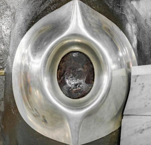 Mengenal Hajar Aswad, Batu yang Berasal dari Surga