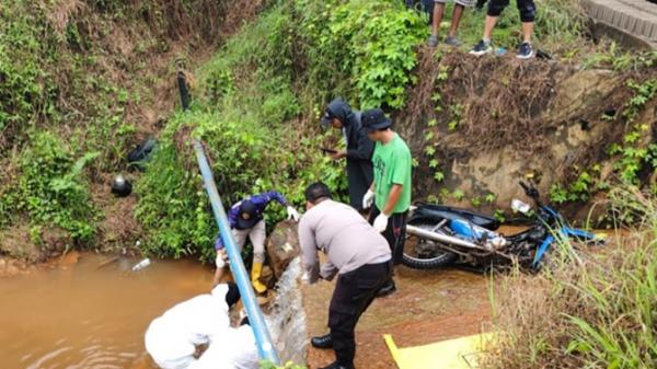 Mayat Tanpa Identitas Ditemukan di Parit, Diduga Kecelakaan karena Mabuk Miras