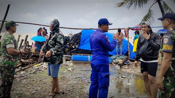 Diterjang Gelombang, Perahu Nelayan Tenggelam, 1 Meninggal Dunia dan 1 Belum Ditemukan