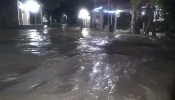 Cerita Korban Banjir Tanggul Sungai Catakbanteng Jombang Jebol, Suara Gemuruh Satu Kampung Terendam