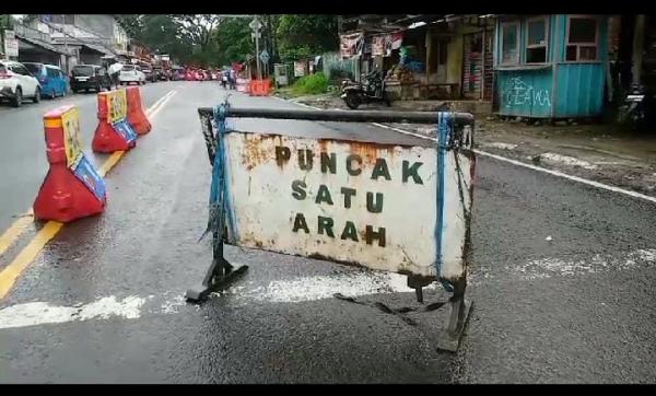 Penghujung Libur Panjang Jalur Puncak Masih Padat Kendaraan, Polres Bogor Berlakukan Satu Arah