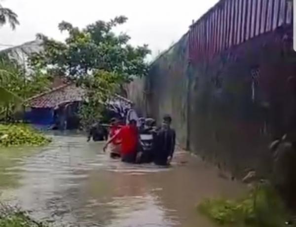 Banjir Air Pasang Terjang Eretan Indramayu, Warga Mengungsi