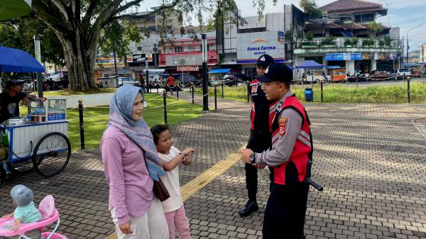 Polres Ciamis Gelar Patroli Jalan Kaki untuk Pastikan Keamanan di Alun-Alun