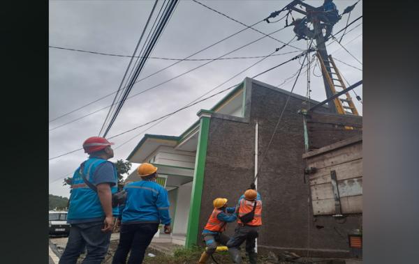 Musim Hujan, PLN Bekasi Siaga 24 Jam Antisipasi Gangguan Listrik