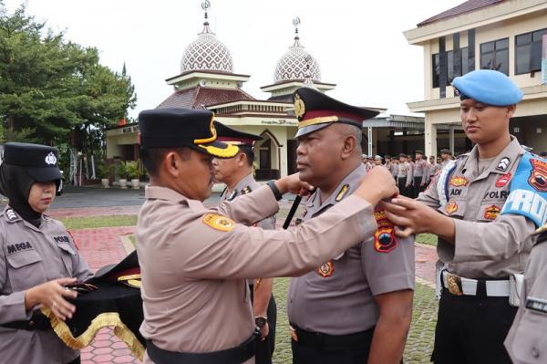 Mengabdi Tanpa Pelanggaran, Tiga Anggota Polres Grobogan Terima Kenaikan Pangkat