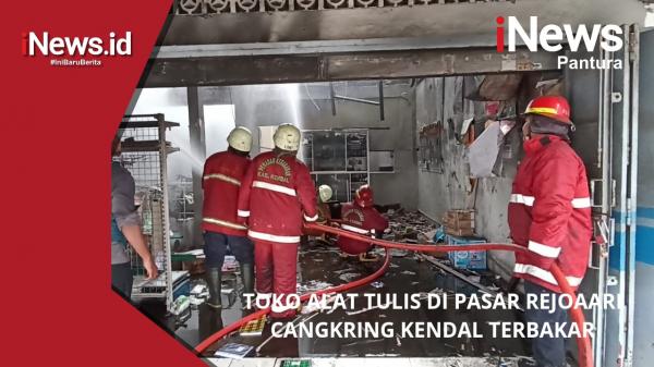 VIDEO - Diduga Hubungan Arus Pendek Listrik, Toko Alat Tulis di Kendal Terbakar