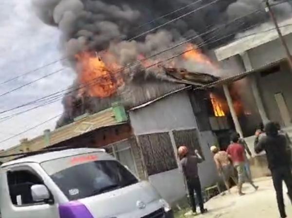 Kebakaran Hebat di Desa Bonne-Bonne, Rumah dan Toko Ludes Dilalap Api