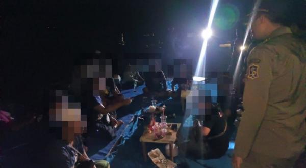 Pesta Miras di Pantai Kenjeran dan Jembatan Suramadu, 38 Orang Diamankan Satpol PP Surabaya