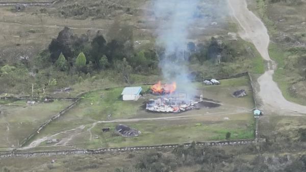 Gara-gara Perselingkuhan, KKB Mengamuk Sekolah dan Kantor Dibakar