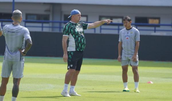 Jelang Hadapi PSIS Semarang, Bojan Hodak Beri Latihan Dua Kali Sehari