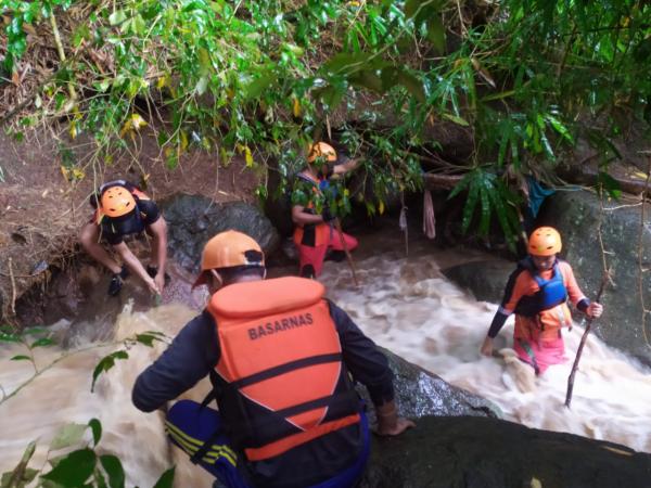 Bermain Diselokan Bocah 8 Tahun di Flores Timur Hilang Terseret Banjir