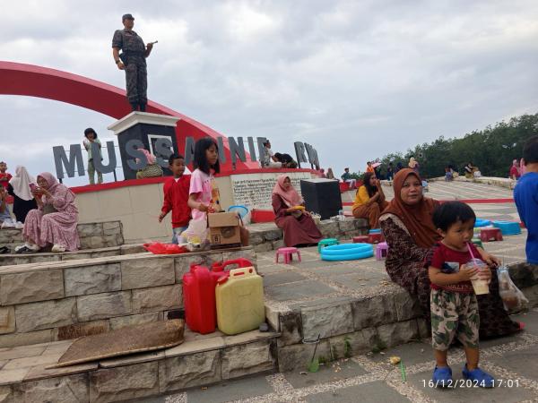 Setiap Sore Hari, Bunderan Tugu Ryacudu Blambangan Umpu selalu Ramai Pengunjung: Nyore Yuk Lee