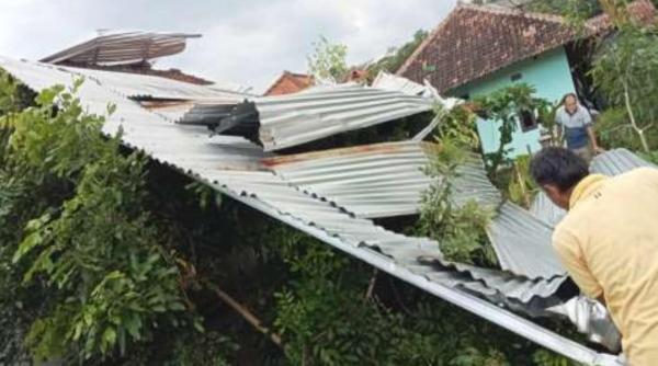 Sejumlah Rumah Milik Warga Kuningan Rusak usai Diterjang Angin Kencang