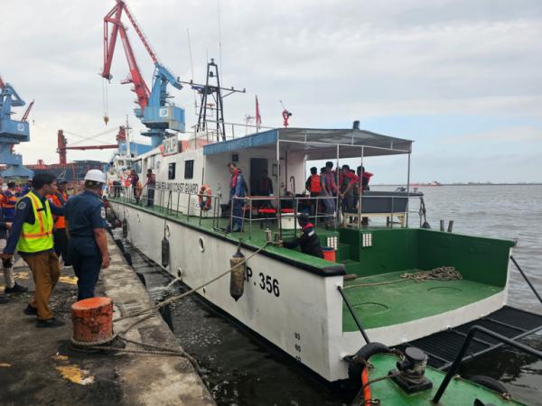 KSOP Utama Tanjung Priok dan Tim Gabungan Berhasil Evakuasi Kapal yang Terdampar