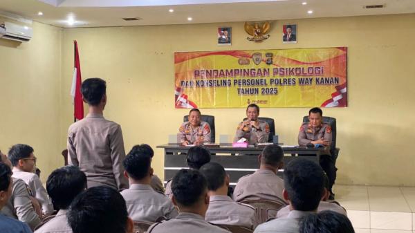 Kapolres AKBP Adanan Mangopang Berikan Konseling dan Arahan Kepada 27 Personel di Polres Way Kanan