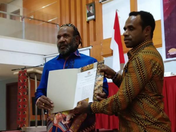 Dinar-Yoas Ditetapkan sebagai Bupati dan Wakil Bupati Terpilih Kabupaten Nduga