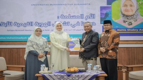 Prof Nahla dari Al Azhar Kairo Beri Kuliah Umum di UMS, Bahas Peran Ibu dalam Pendidikan Karakter