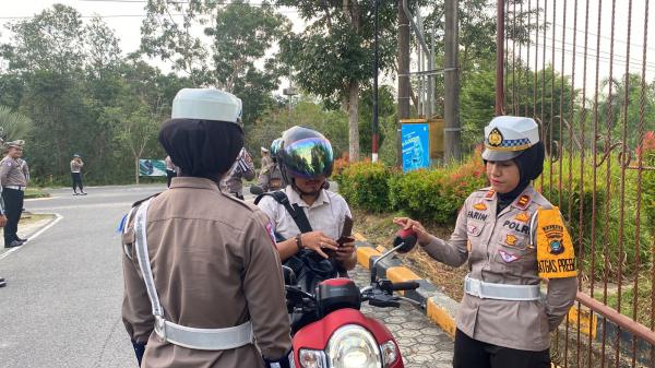 Viral, Kasatlantas Polres Bangka Barat Rampas Handphone Wartawan 