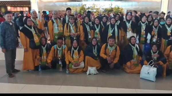 Pemberangkatan Umrah dari Pondok Pesantren Al-Husna, Semoga Selamat dan Lancar