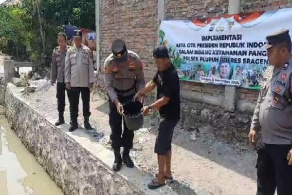 Polsek Plupuh Salurkan 1.500 Bibit Ikan Lele untuk Dukung Ketahanan Pangan di Sragen