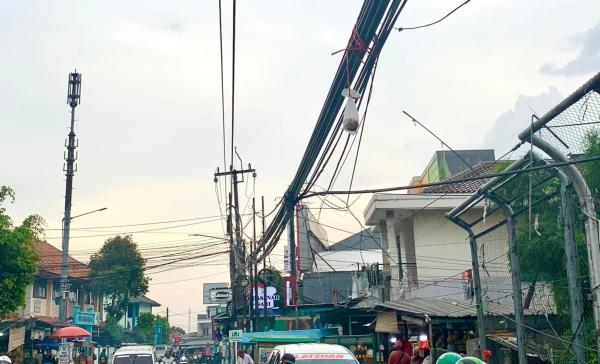 Kabel Semrawut di Kota Tangsel Tak Kunjung Dibenahi, Apa Pemkot Tunggu Ada Korban?