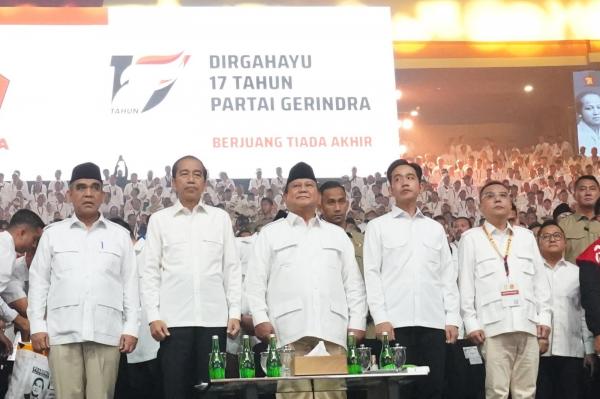 Momen Saat Jokowi Serukan “Siap Pak!” ke Prabowo Subianto di HUT Gerindra