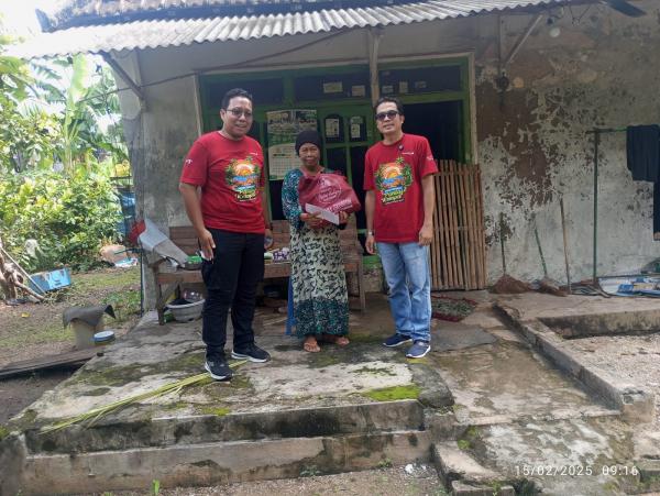 Pantai Kelapa Tuban Salurkan Bantuan Jelang Ramadhan