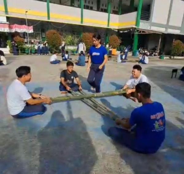 P5 di SMAN 5 Karawang Jadi Ajang Siswa Nostalgia Permainan Tradisional